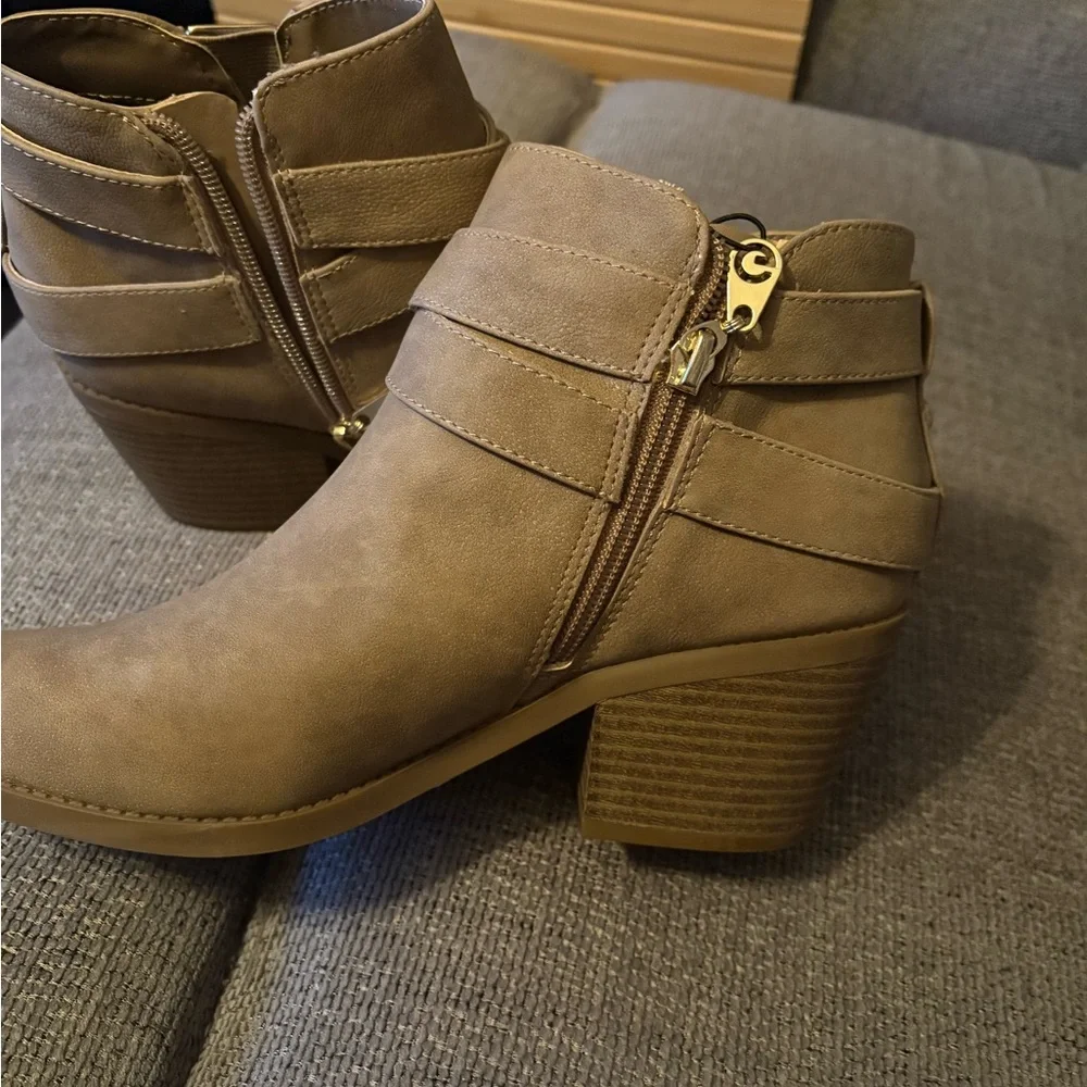 Guess Women's Tan Ankle Booties - Picture 5 of 5